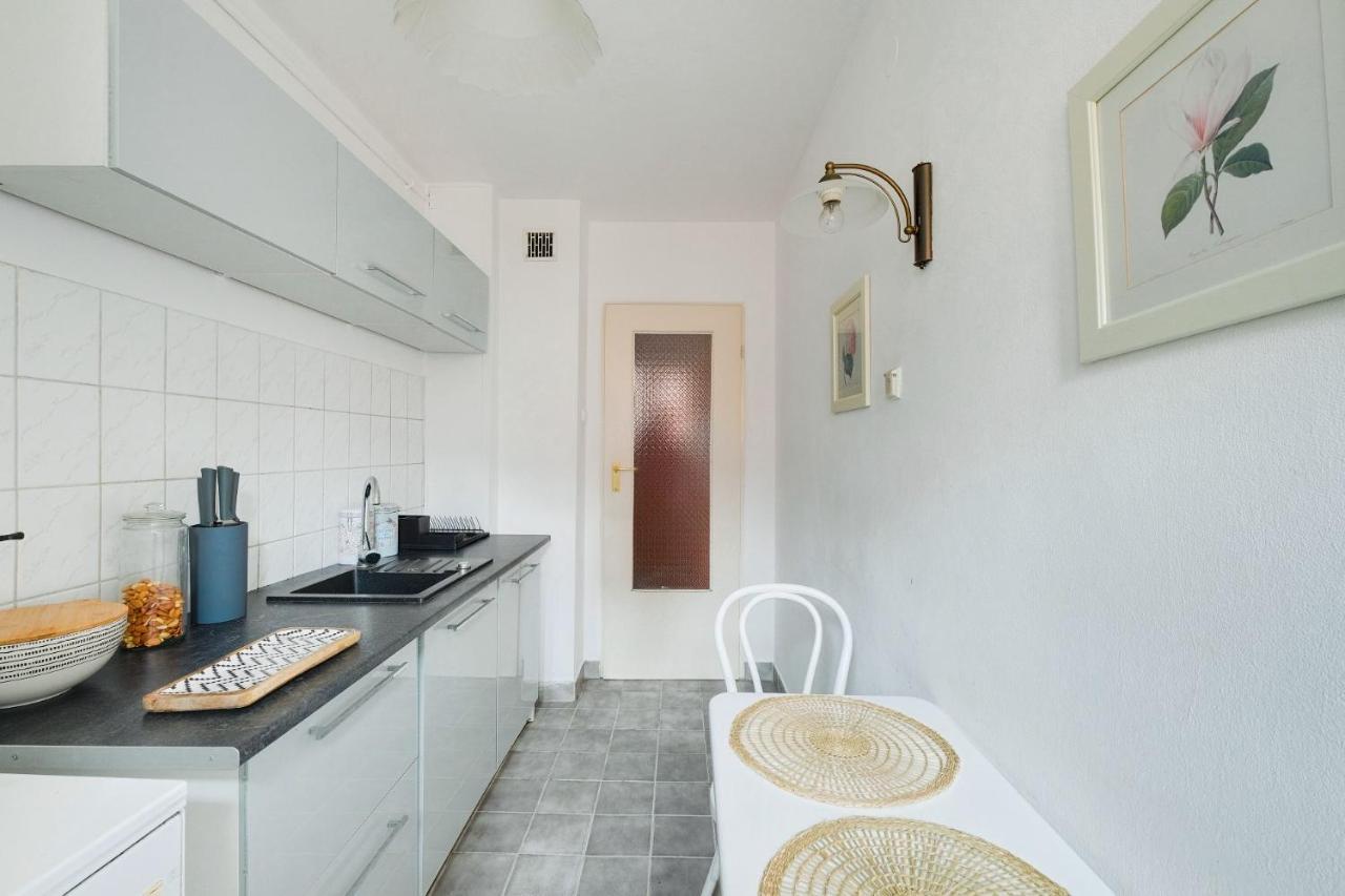 2 Bedroom Apartment In Green Location Warszawa Eksteriør billede
