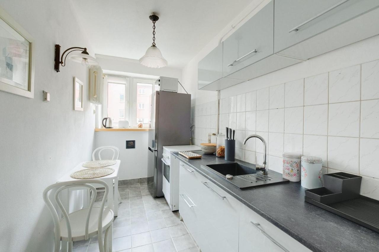 2 Bedroom Apartment In Green Location Warszawa Eksteriør billede